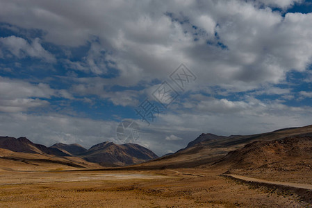 中亚塔吉克斯坦帕米尔高原东北部靠近吉尔斯坦边境背景图片