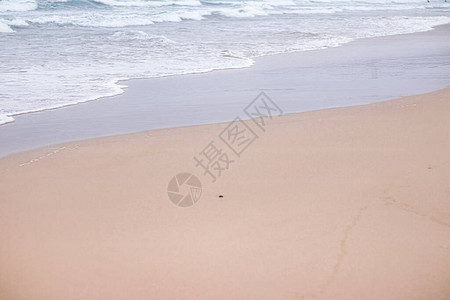 美丽的海浪或海浪热带沙滩海岸观察暑假旅行和节假图片