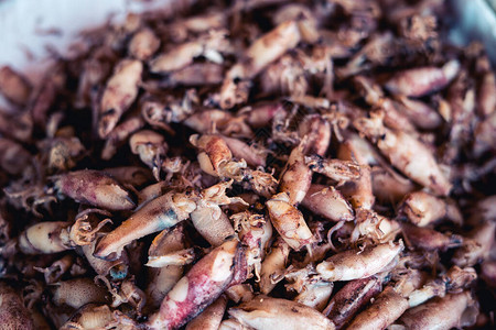 岛上的鱼产品市场海鲜和干鱿鱼图片