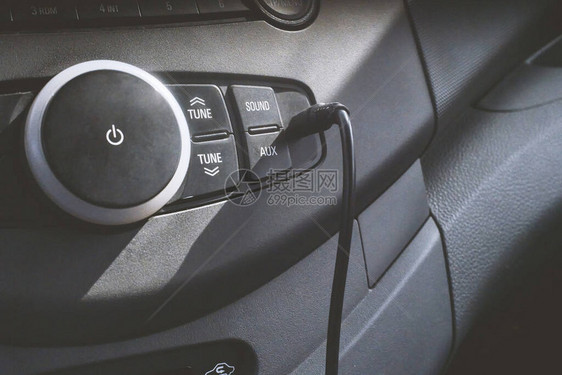 汽车音响系统前面板汽车仪表板车载无线电控制台带音频图片
