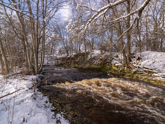 冬季风景河流和冬季地图片