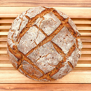 一条来自烤箱的新鲜农家红面包背景图片