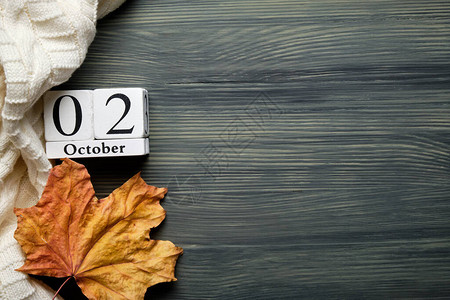 秋天第二天的日历october图片