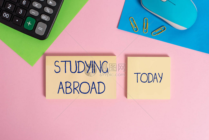 写笔记显示出国留学在国外的商业概念旅行线鼠标便携式计算器记事本图片