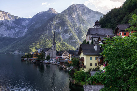 Hallstat村和湖从该地区的一个观察点看图片