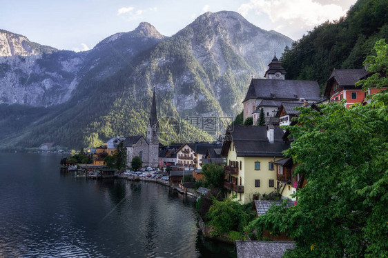 Hallstat村和湖从该地区的一个观察点看图片