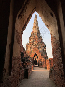 泰国大城府佛寺柴瓦塔那兰寺佛塔形背景图片