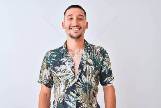 英俊的年轻人穿着夏威夷暑假衬衫图片
