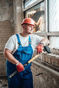 身着特别制服的疲劳工人在建筑工地用图片