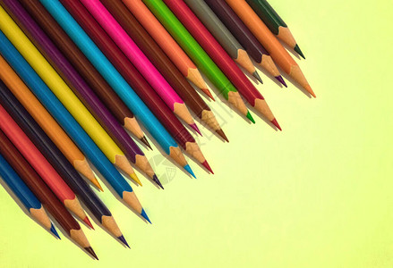 锐化的铅笔可以工作了亮欢乐正面的颜色集思广益图片