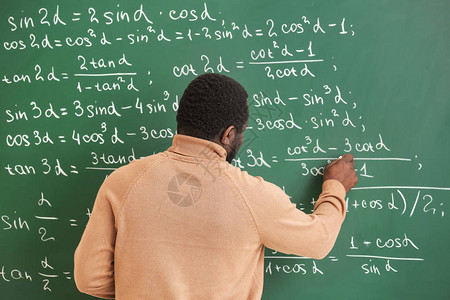 非裔美国人数学老师在课背景图片
