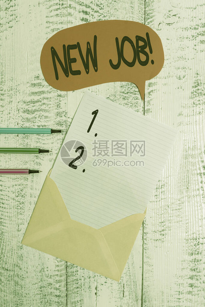 概念手写显示新工作概念意指最近有定期就业的付薪职位信封语音泡沫球点在木质回图片
