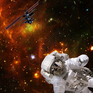 太空宇航员在太空飞行这幅由美国航天局提供图片
