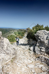 在克里特希腊欧洲山丘地区行走图片