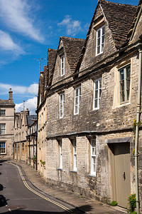 Quaint和历史建筑在联合王国格洛斯特郡CloucestersterCrencester老城图片