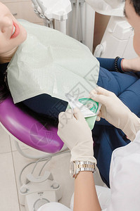 牙医接待处的病人牙科治疗图片