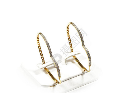 高价值Gems石宝配件黄金钻石耳环配对心脏形状图片