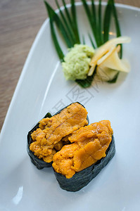 海胆蛋寿司图片