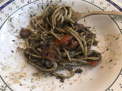 有章鱼肝脏的Linguini意大利面叫做马兰德拉是来自普利图片