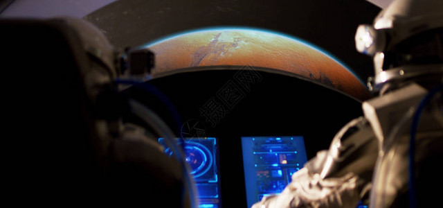 中镜头两名宇航员乘一艘太图片