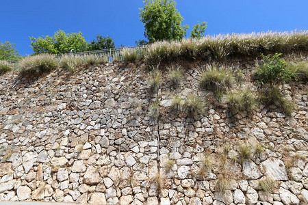 不可逾越的高墙图片