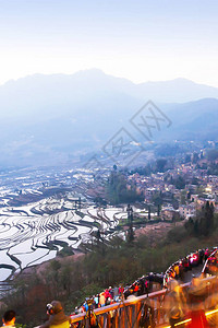 乡村风景云南元阳梯田的空中壮丽景色背景