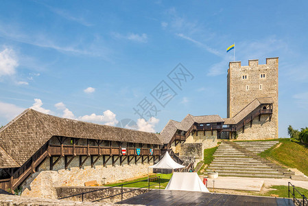 与斯洛文尼亚Celje旧城堡木质走廊一起观看Sce背景图片