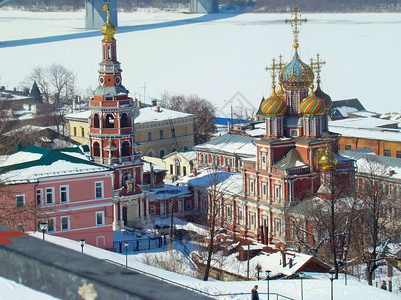 俄罗斯NizhnyNovgorod市伏尔加河岸上图片