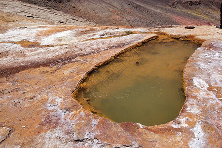 阿根廷普纳阿塔卡马安托法拉火山区博蒂胡埃拉间歇泉安托法拉位于阿根廷西北部卡塔马卡省北部的安托法加斯塔德拉谢省它被认为是中图片