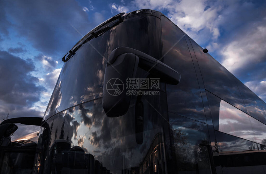 国际公交车教练旅行业车辆现代豪华长途汽车运输主图片