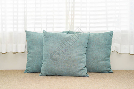 客厅室内沙发装饰枕头背景图片