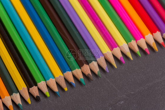 木质彩色铅笔图片