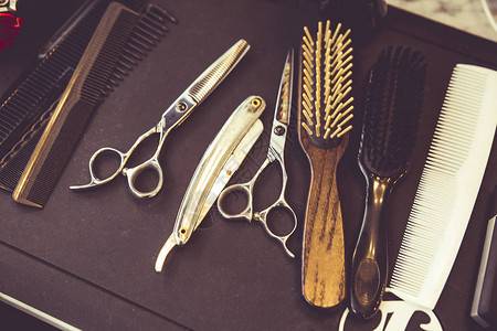 理发师使用的剃刀剪和图片