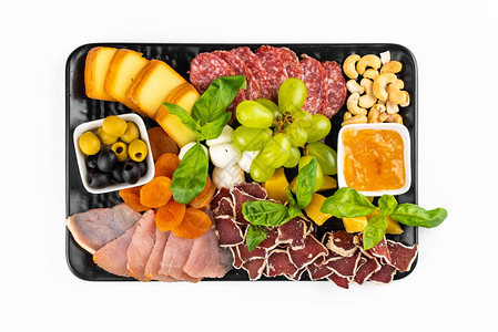 配有果酱和肉片的肉板装饰在餐桌背景上背景图片