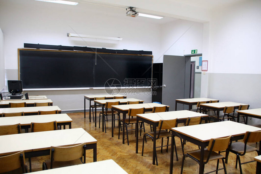 中学教室内部的视图请查高清图片下载-正版图片503945752-摄图网