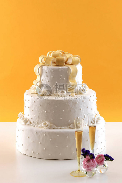 美丽的婚礼蛋糕图片