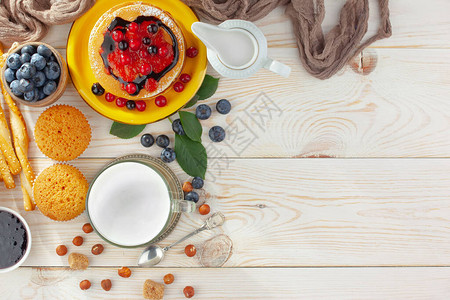 健康早餐的背景是古老的美味和健康食物的概念图片