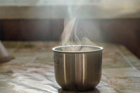 蒸汽在热水杯上液体蒸发最小图片