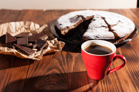 咖啡巧克力和蛋糕甜点图片