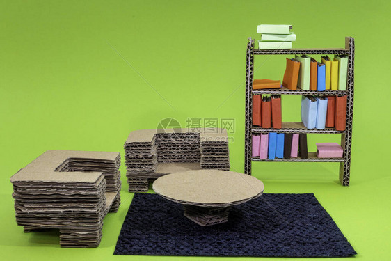 家具用回收的装饰纸板制成图片