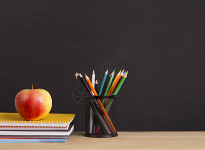苹果铅笔和记本图片
