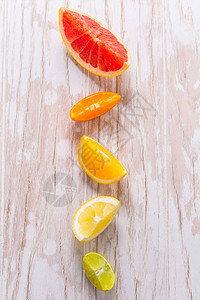 木制背景的柑橘水果切片准备柠檬汁冰图片