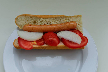 香肠配西红柿和洋葱图片