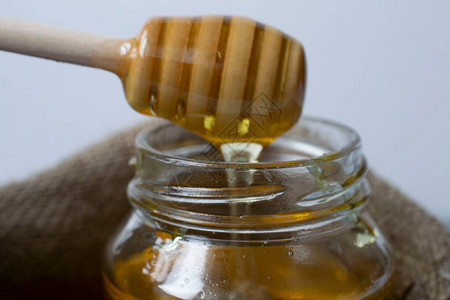 蜂蜜从HoneyDipper流出图片