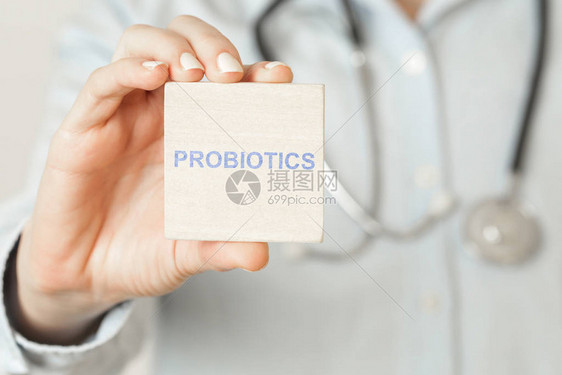 医疗工作者持有PROBIOTICS标志图片