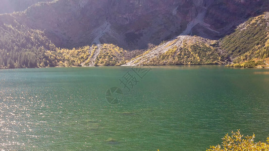 欧洲山区湖景观图片