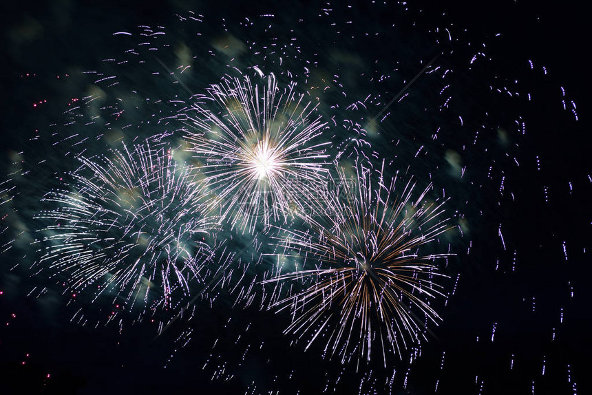 烟花爆炸,烟花爆炸的拟声词