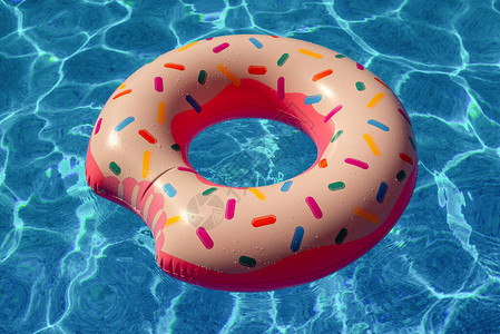 水上游泳池中的甜圈形式的充气环图片