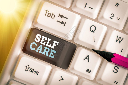写笔记显示自我保健采取行动保护或改进s的商业概念是健康彩色键盘图片