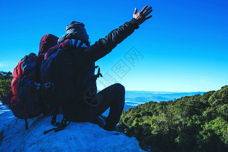 情人女和男亚洲旅游自然旅行放松自然触摸乡村在山上浪漫图片